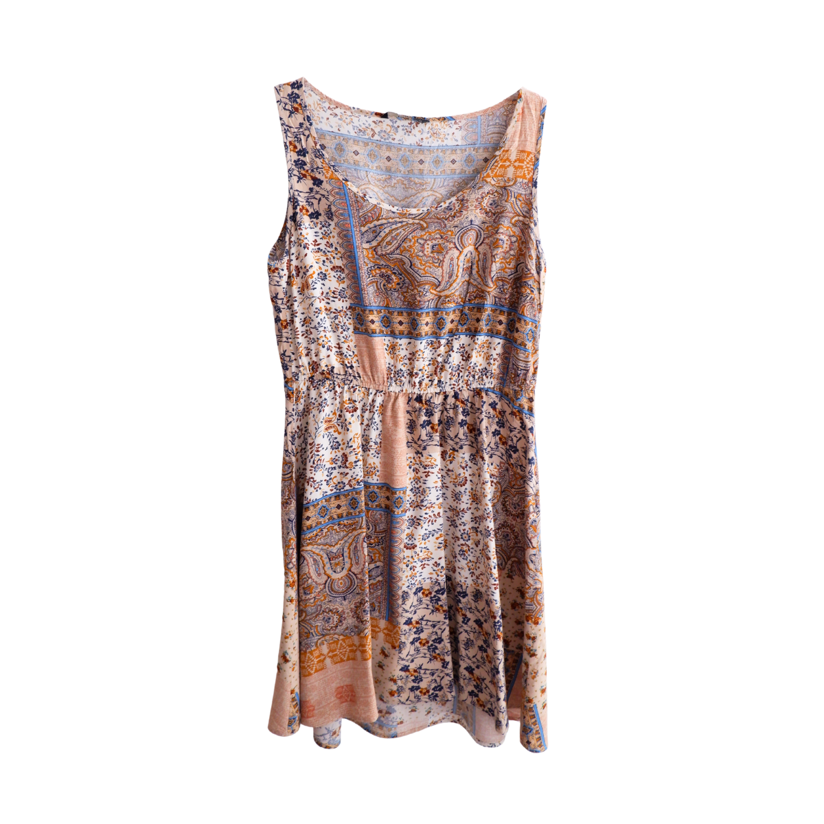 Warmkleurige zomerjurk met patroon