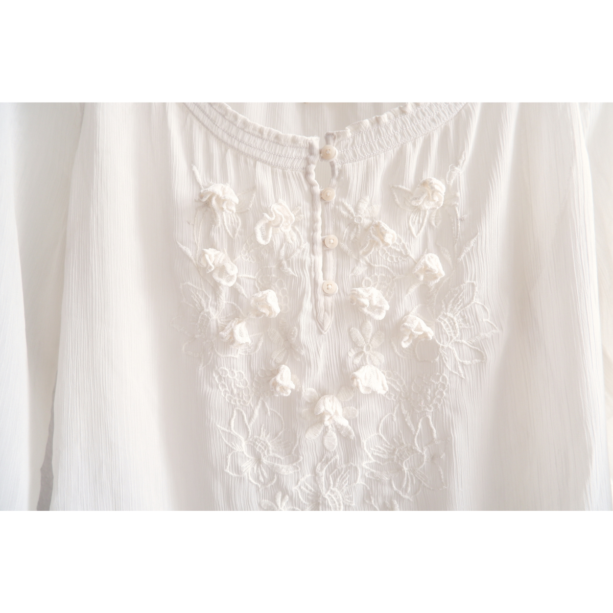 Gebroken witte blouse met bloemen