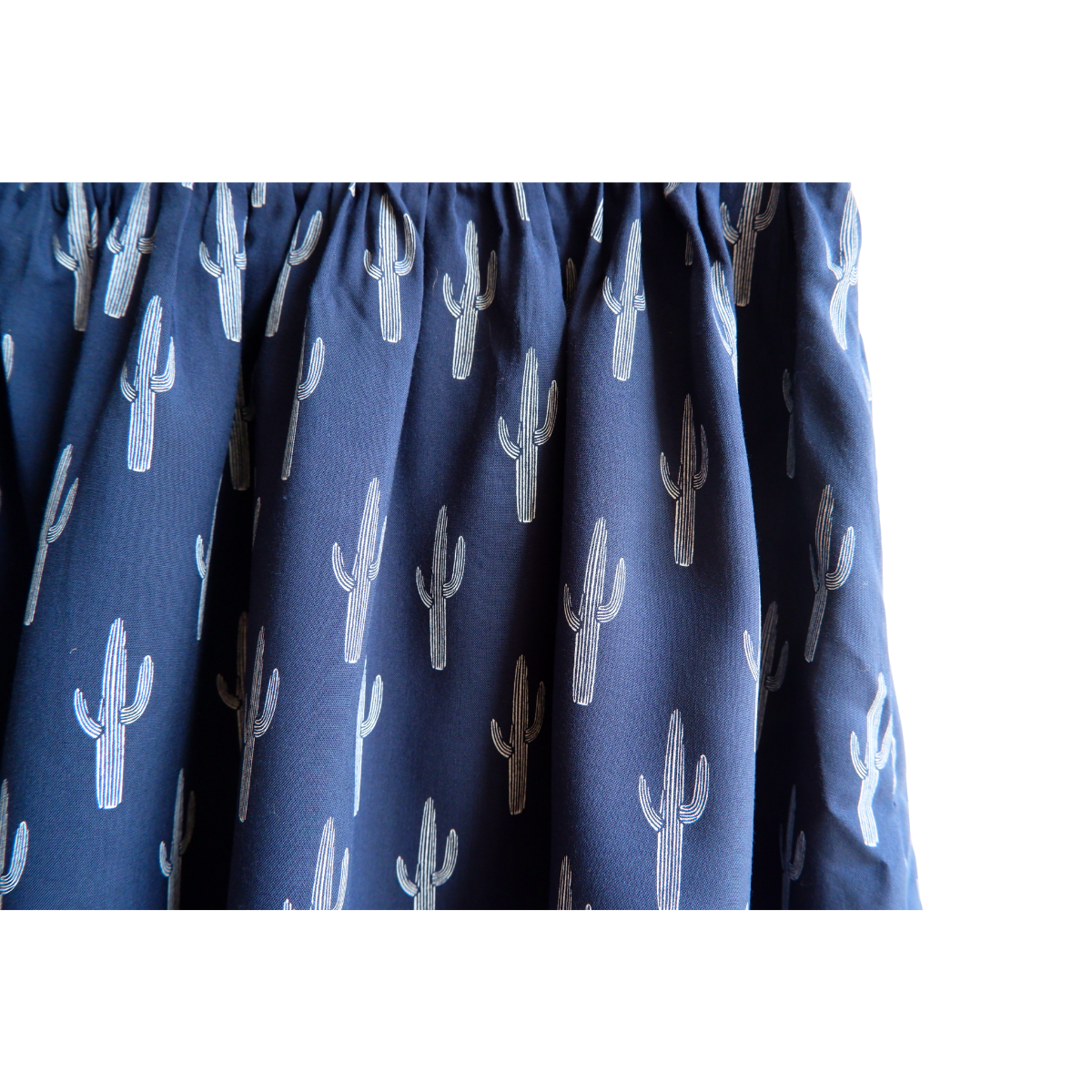 Blauwe rok met cactussen