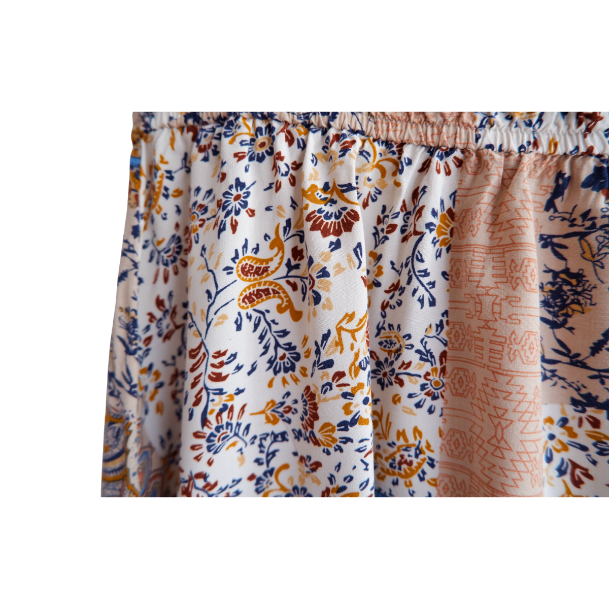 Warmkleurige zomerjurk met patroon