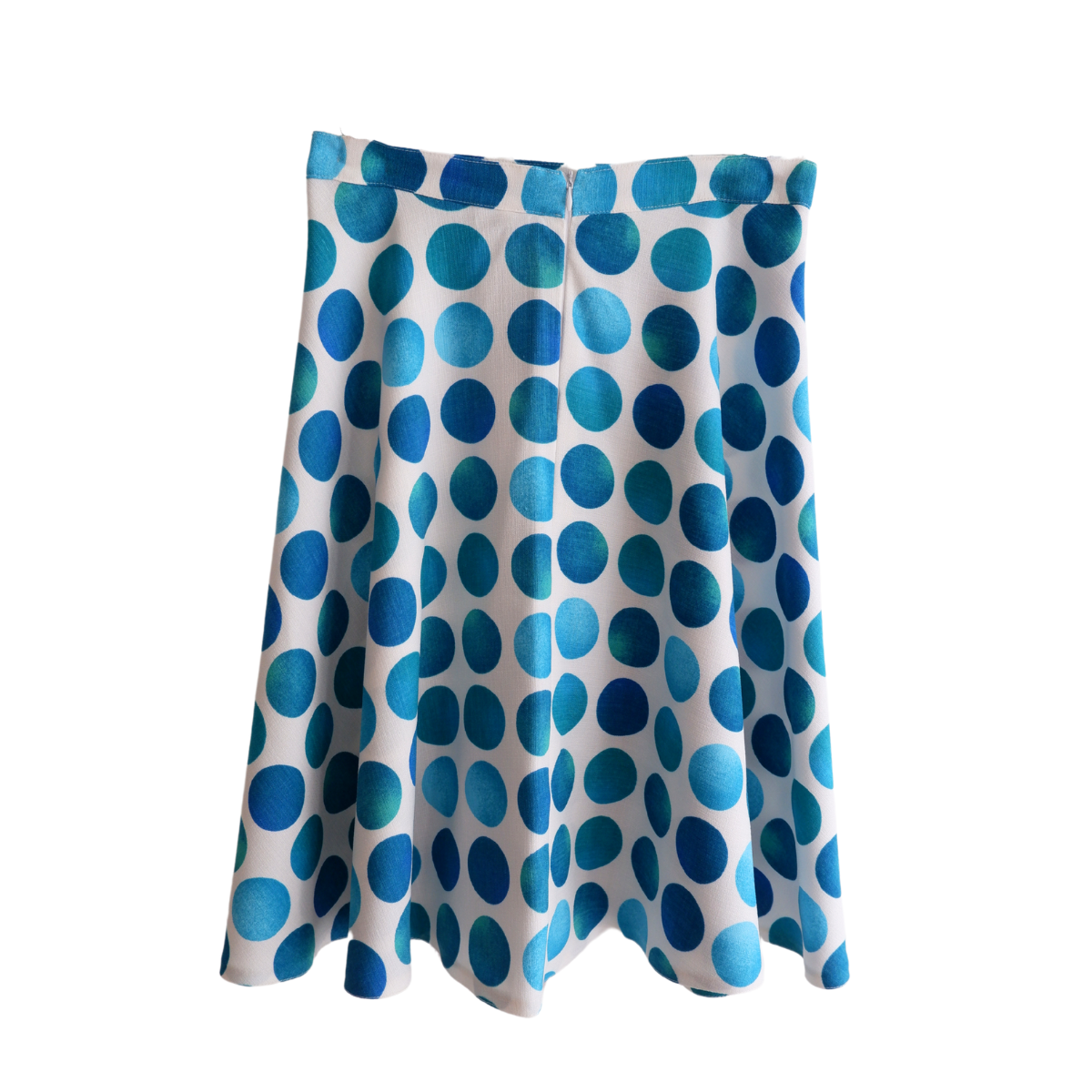 Witte zwierrok met blauwe bollen
