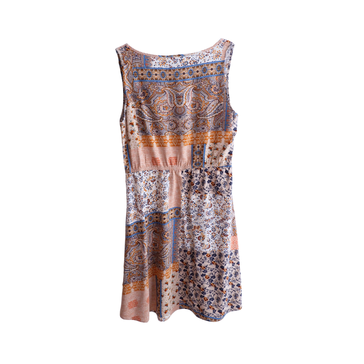 Warmkleurige zomerjurk met patroon