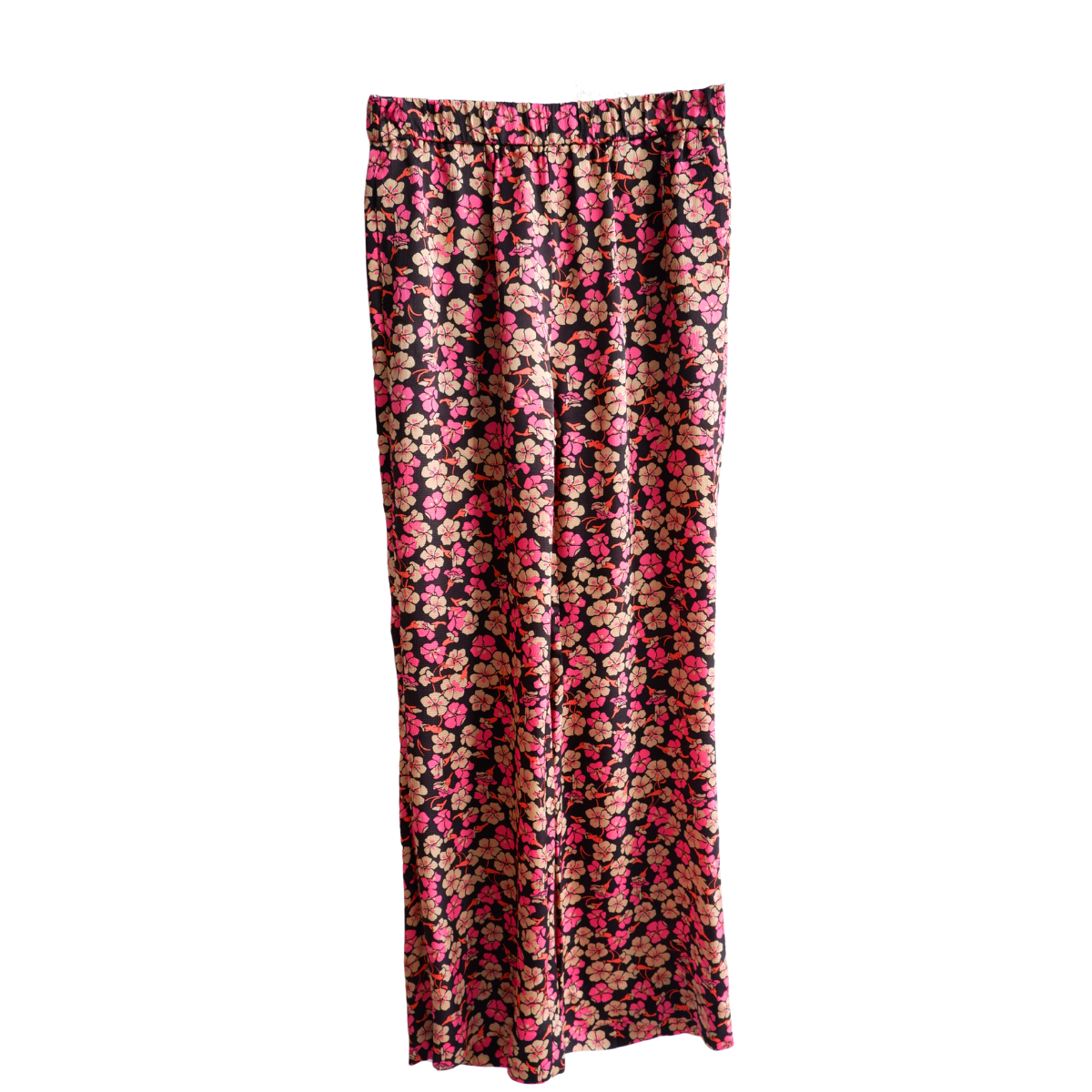 Zwarte broek met felroze bloemen