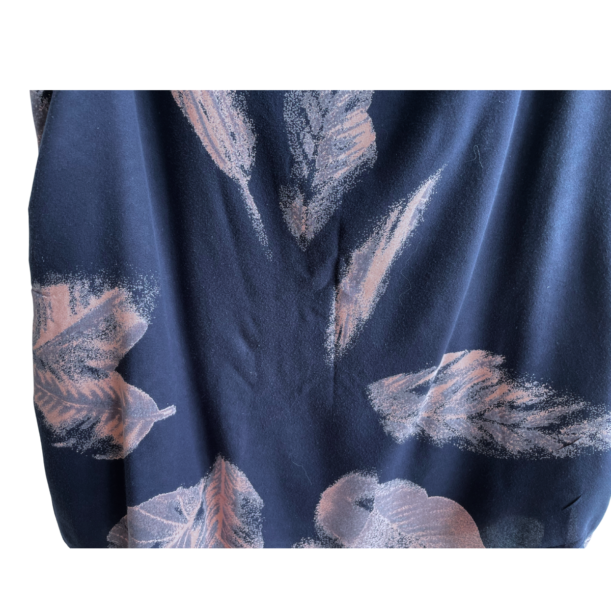 Blauwe top met veren/blaadjes