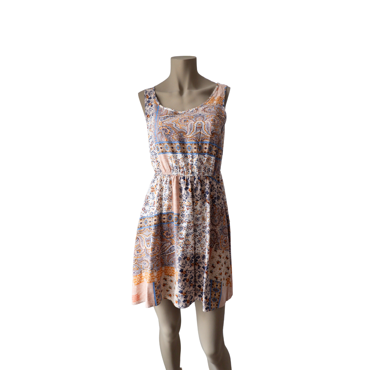 Warmkleurige zomerjurk met patroon