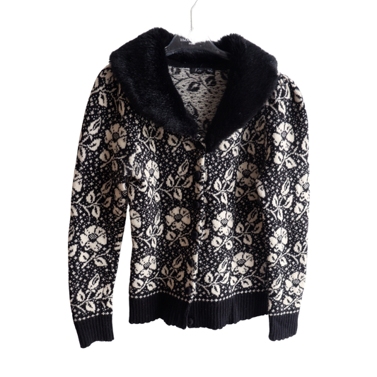 Zwarte wollen trui (met afneembare kraag)