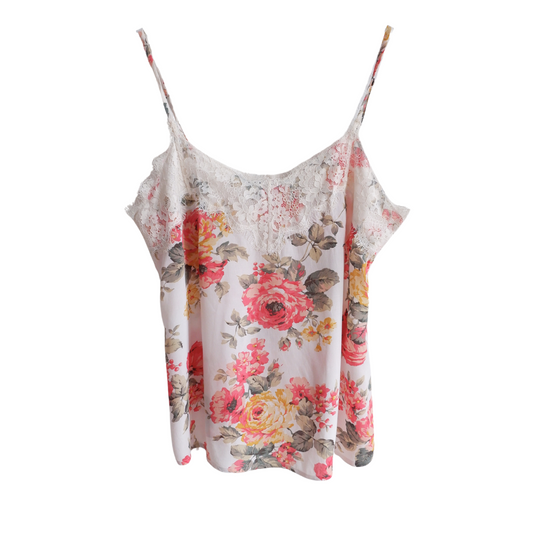 Witte top met bloemen en kant