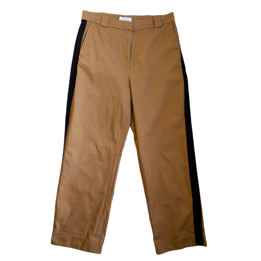 Broek met zwarte streep