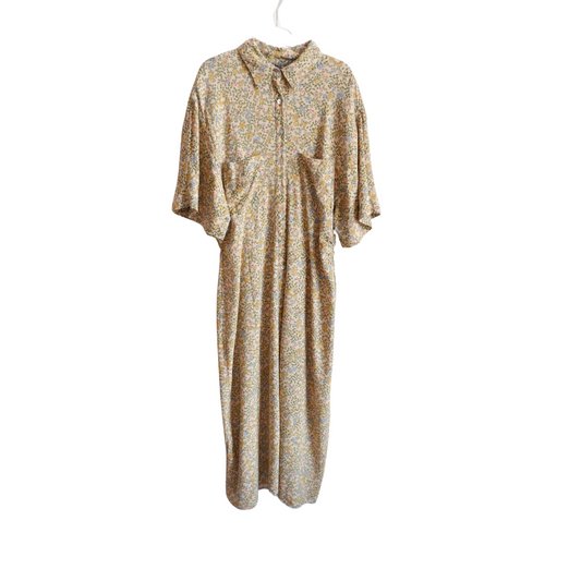Gele bloemige zomerjurk