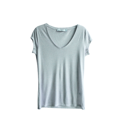 Lichtblauwe shirt met lichte glitter in