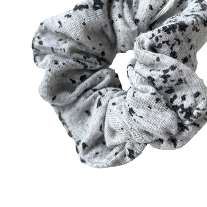 Scrunchie gespikkeld
