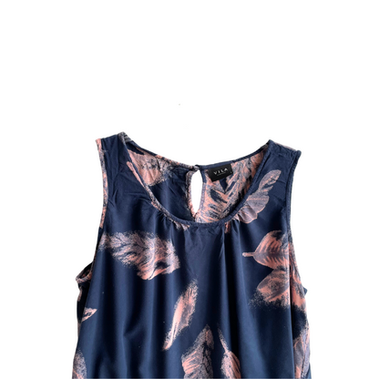 Blauwe top met veren/blaadjes