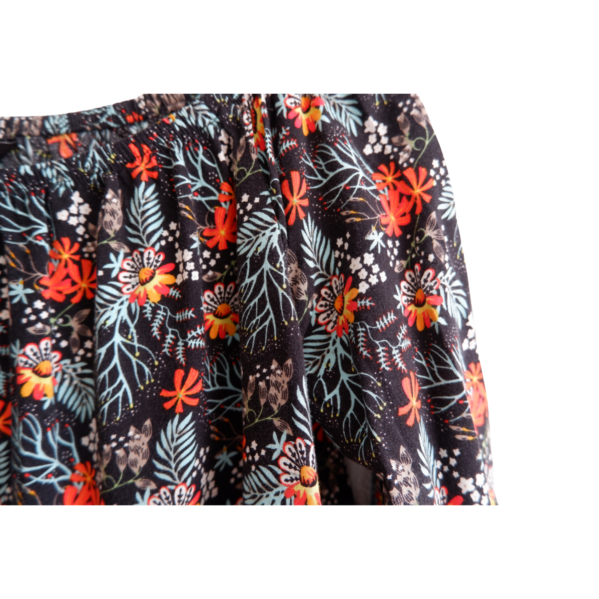 Zwierige blouse met bloemenmotief