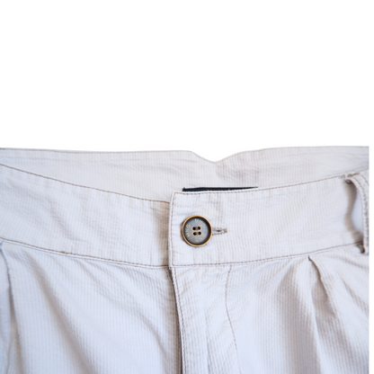 Beig-witte short