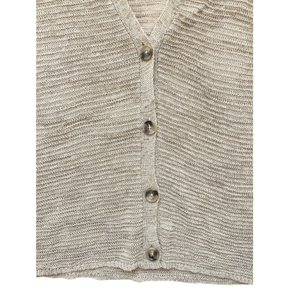 Beige gilet knopen