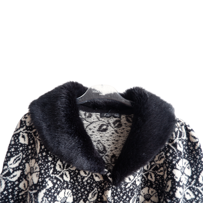 Zwarte wollen trui (met afneembare kraag)