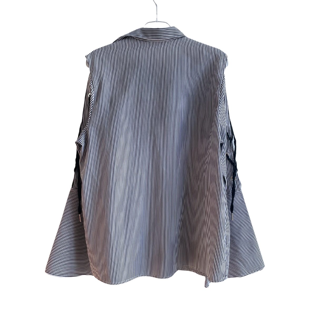 Zwart gestreepte blouse met ontblote schouders