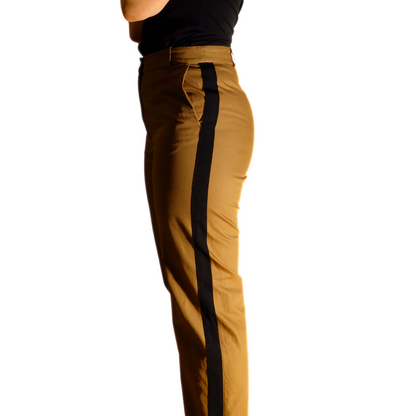Broek met zwarte streep