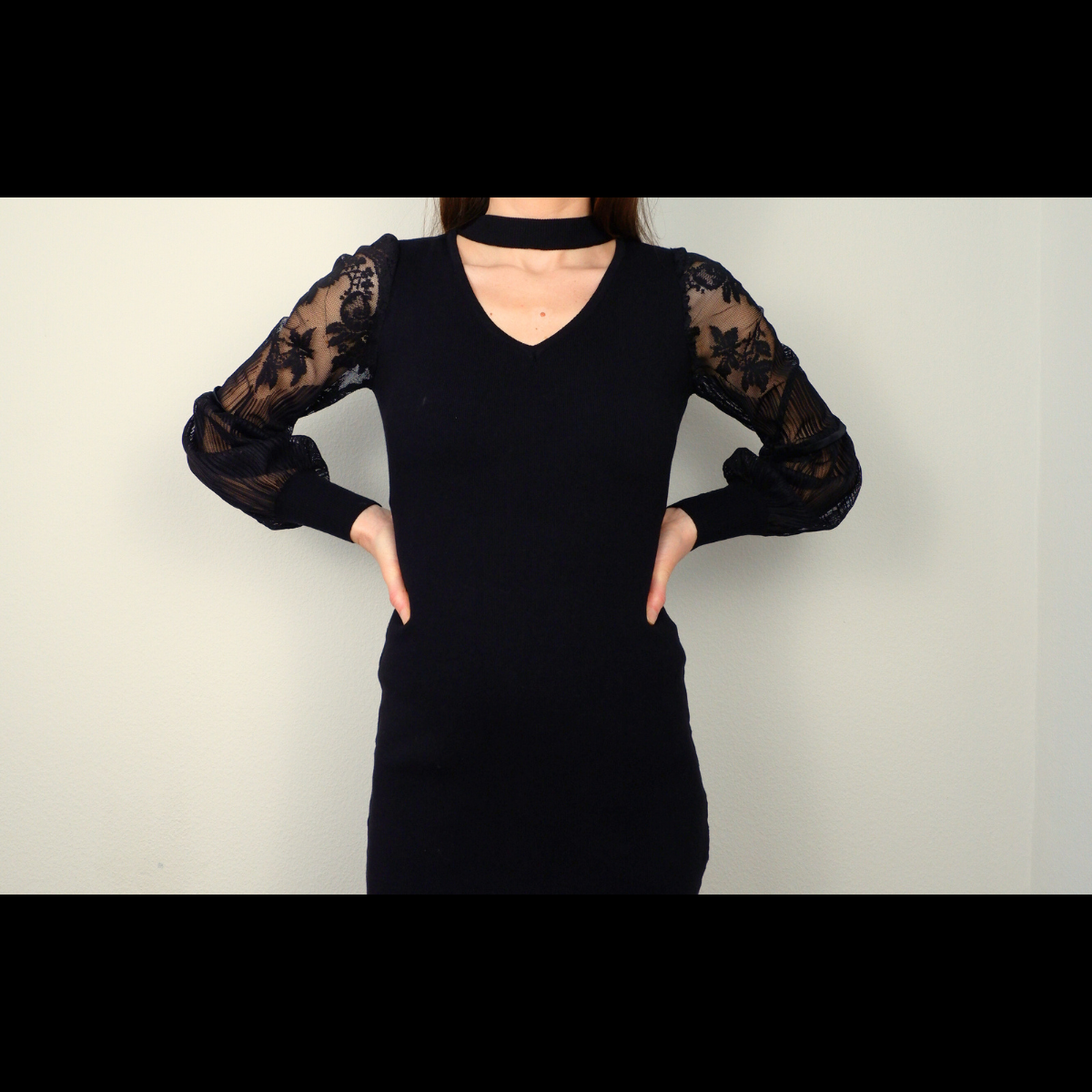 Zwarte jurk met kanten mouwen