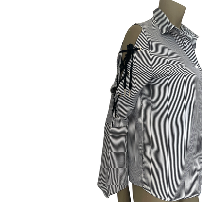 Zwart gestreepte blouse met ontblote schouders