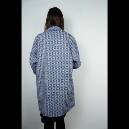 Blauwe zelfgemaakte vest met motief